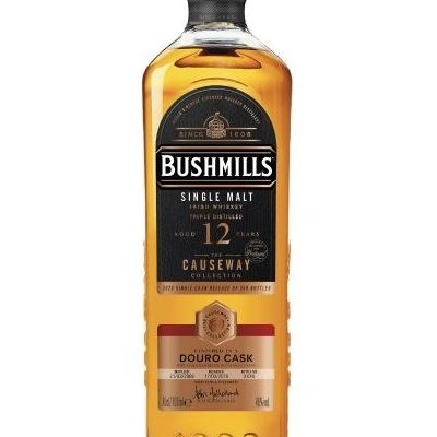 Garrafa de whisky Bushmills Single Malt 12 anos