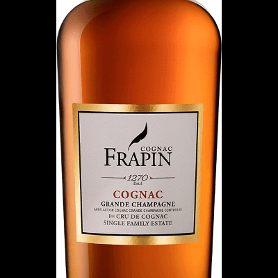 Garrafa de cognac Frapin com rótulo branco e tampa preta