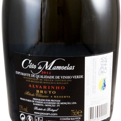 Garrafa de vinho espumante Côto de Mamoelas Alvarinho Bruto com rótulo preto