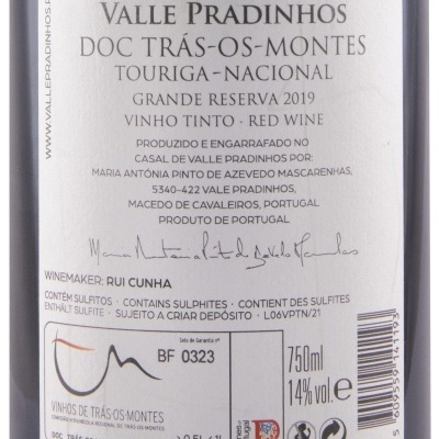 Etiqueta de vinho tinto de Portugal com informações detalhadas de produto e origem