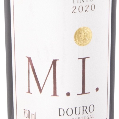 Garrafa de vinho tinto com rótulo branco e texto M.I., Douro Portugal, 750 ml, Tinto 2020