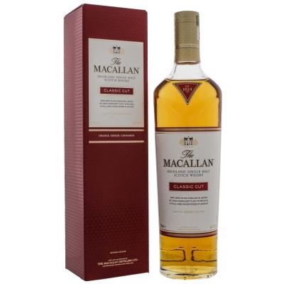 Garrafa de whisky The Macallan Classic Cut ao lado da caixa vermelha