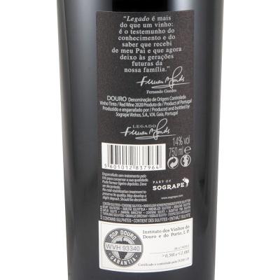 Etiqueta de vinho tinto Legado com informações do produtor e certificação DOP Douro