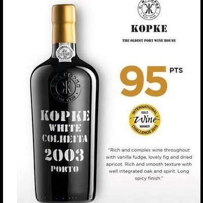 Garrafa de vinho do Porto Kopke White Colheita 2003 com selo de prémio e classificação 95 pontos