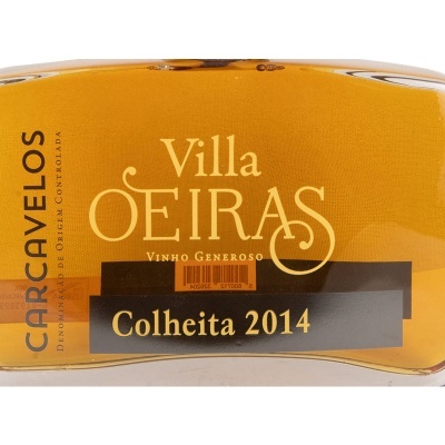 Garrafa de vinho generoso Villa Oeiras colheita 2014 com rótulo amarelo e preto