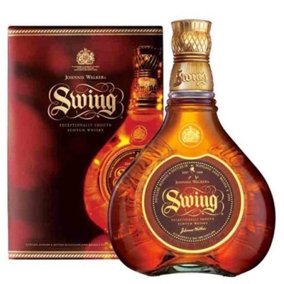 Garrafa e caixa de uísque Johnnie Walker Swing em tons castanhos e dourados.