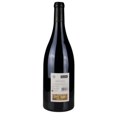 Garrafa de vinho tinto com rótulo traseiro branco e rolha preta