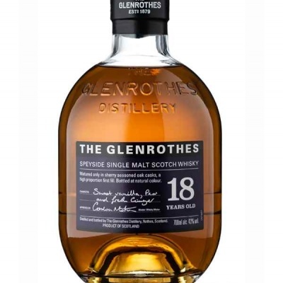 Garrafa de whisky The Glenrothes 18 anos com rótulo cinza e selo preto no gargalo