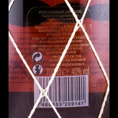 Etiqueta traseira de garrafa de rum com texto, rede branca e fundo vermelho