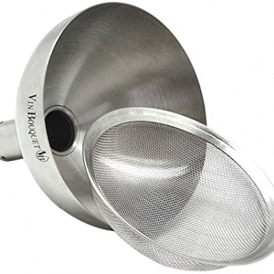 Funil de aço inoxidável com filtro de malha fina e texto VIN BOUQUET