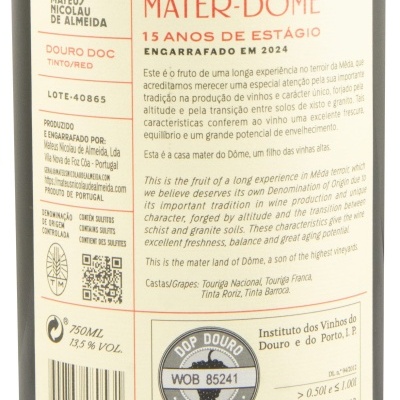 Rótulo traseiro vinho tinto Mater-Dôme 15 Anos de Estágio, Douro DOC, informações em português e inglês