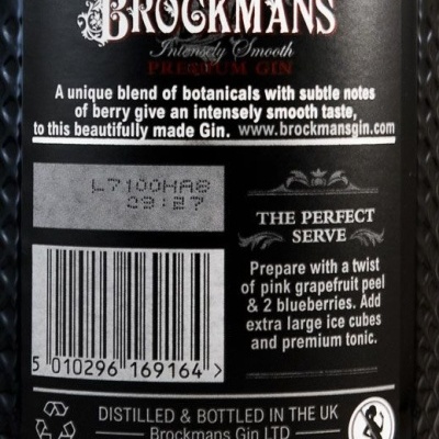 Rótulo preto de gin Brockmans com texto e código de barras