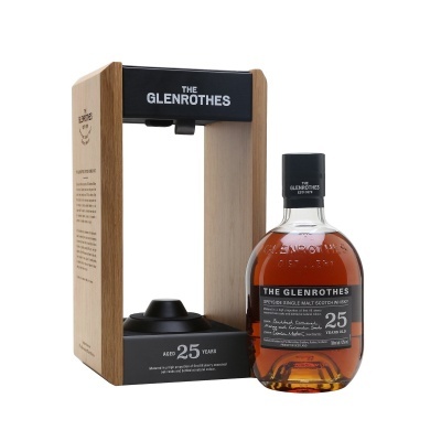 Garrafa de whisky The Glenrothes 25 anos com embalagem de madeira clara e suporte preto