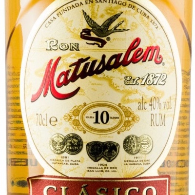 Garrafa de rum Ron Matusalem Clásico com rótulo detalhado