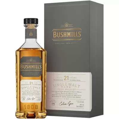 Garrafa de whisky Bushmills Single Malt Rare Aged 21 Years ao lado da sua embalagem cinza