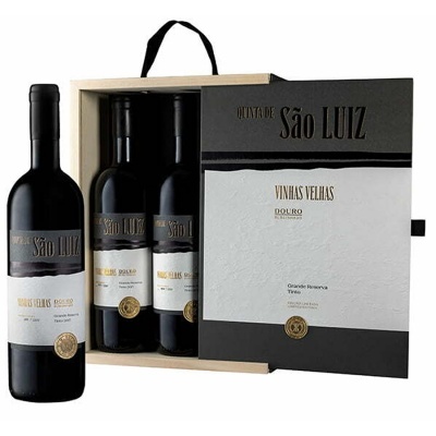 Conjunto de vinhos Quinta de São Luiz Vinhas Velhas Douro com caixa de madeira e tampa preta