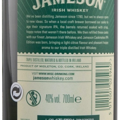 Etiqueta traseira de garrafa de Jameson Irish Whiskey com texto e código de barras