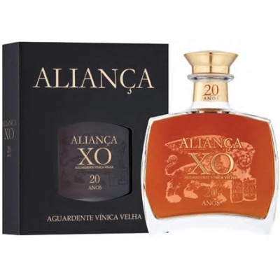 Garrafa de aguardente Aliança XO 20 anos com caixa preta e texto dourado.