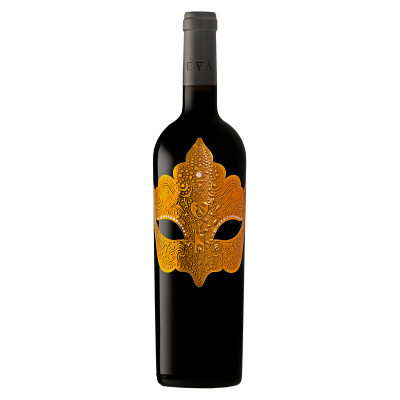 Garrafa de vinho preta com rótulo dourado em forma de máscara e tampa preta com a palavra EFA