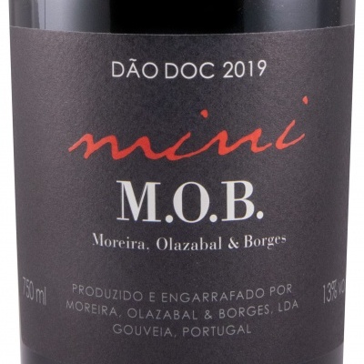 Etiqueta preta de vinho DÃO DOC 2019 M.O.B.