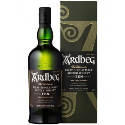 Garrafa de whisky Ardbeg Ten Islay Single Malt e caixa preta com dourado