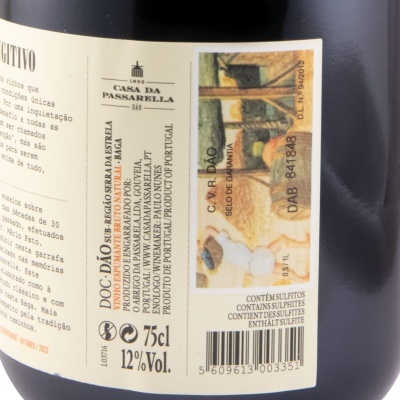 Etiqueta de vinho Casa da Passariella com texto e código de barras