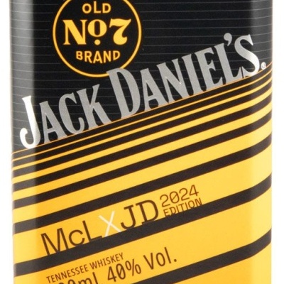 Rótulo preto e amarelo de garrafa de whisky Jack Daniel's com texto promocional e volume de 700mL