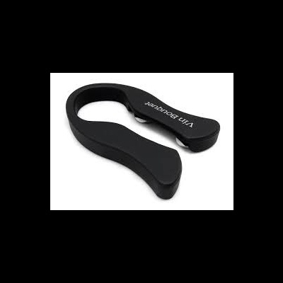 clip preto com texto branco Vivi Boutique sobre fundo branco