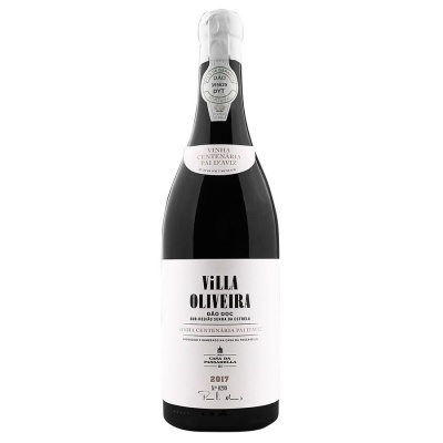 Garrafa de vinho espumante Villa Oliveira Dão DOC com rótulo branco e texto preto