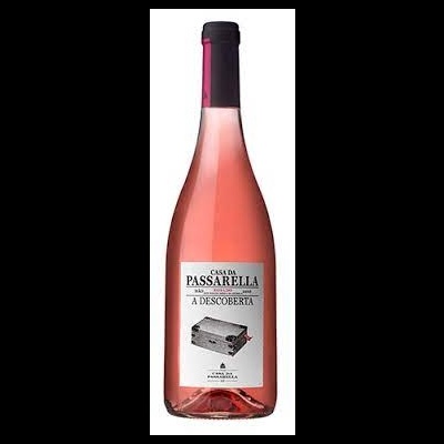 Garrafa de vinho rosé Casa da Passarella A Descoberta com rótulo branco e tampa preta