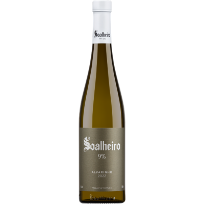 Garrafa de vinho branco Soalheiro Alvarinho 2022 com rótulo cinza e tampa branca
