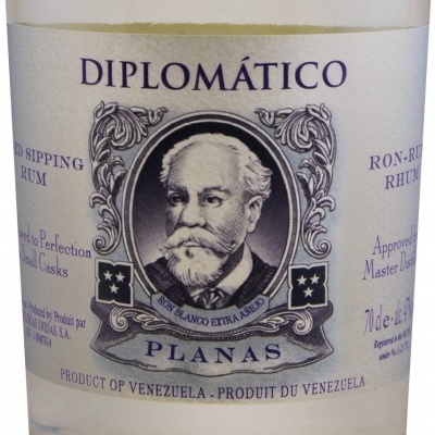 Etiqueta de garrafa de rum Diplomatico Planas com retrato e texto