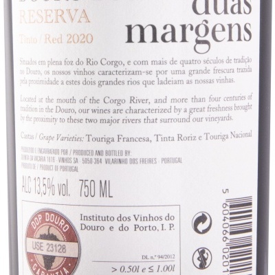 Rótulo de vinho Douro DOC Reserva 2020 da marca Duas Margens com informações sobre castas, volume e certificação