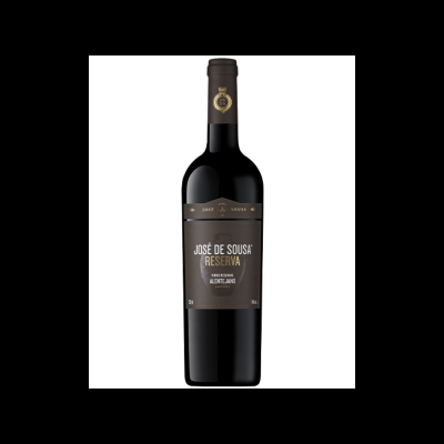 Garrafa de vinho tinto José de Sousa Reserva com rótulo castanho escuro e texto branco e dourado
