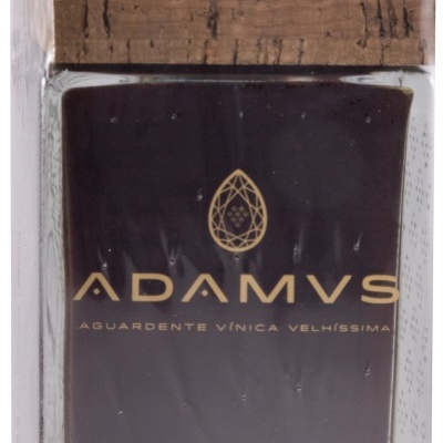 Frasco de aguardente Adamvs com tampa de cortiça e rótulo dourado