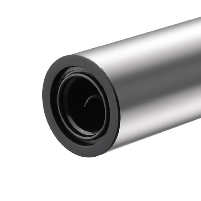 Tubo cilíndrico metálico com ponta preta em fundo branco