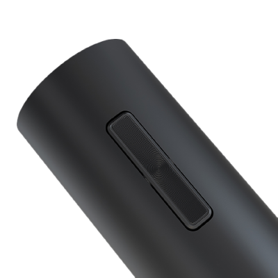 Coluna de som portátil preta com botão retangular