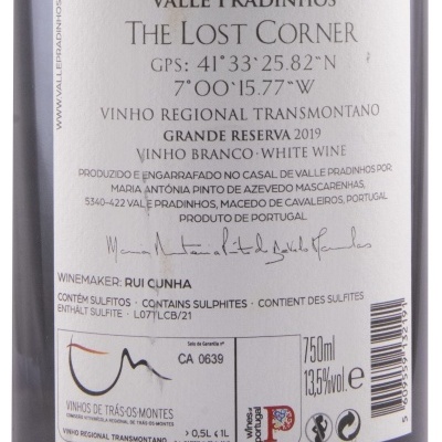 Etiqueta traseira de garrafa de vinho branco Valle Pradinhos com texto descritivo.