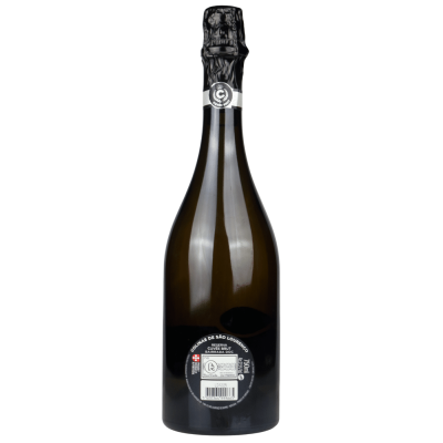 Garrafas de vinho espumante de vidro castanho escuro com rótulo e cápsula preta