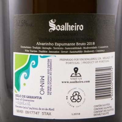 Rótulo de vinho espumante Soalheiro Alvarinho 2018 com selo de garantia do Minho e informações detalhadas