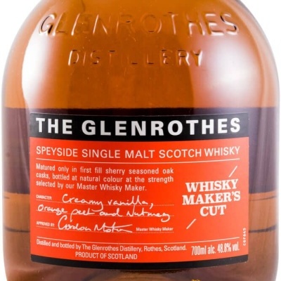 Garrafa de whisky The Glenrothes com rótulo vermelho e preto