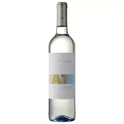 Garrafa de vinho branco com rótulo branco e texto