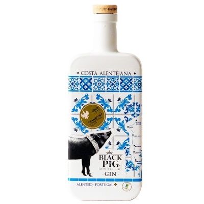 Garrafa branca de gin Black Pig com detalhes em azul e porco preto no rótulo