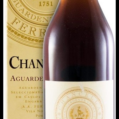 Garrafa de aguardente Chancella com caixa creme