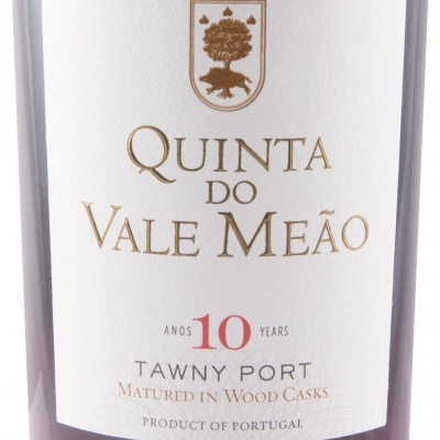 Rótulo branco de vinho do Porto Tawny com texto QUINTA DO VALE MEÃO e número 10 em vermelho