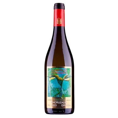 Garrafa de vinho tinto com rótulo colorido e cápsula vermelha