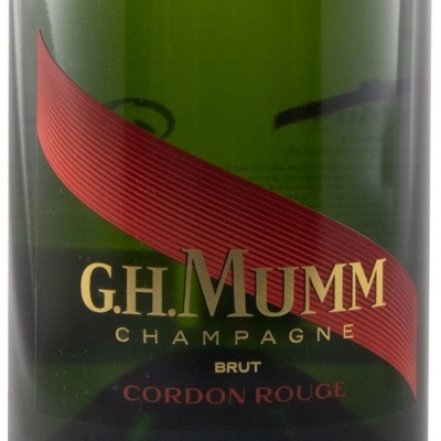 Garrafa de champanhe G.H. MUMM Cordon Rouge com rótulo em verde, preto, vermelho e dourado