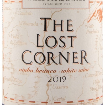 Rótulo de vinho branco THE LOST CORNER Valle Pradinhos 2019 com mapa de fundo