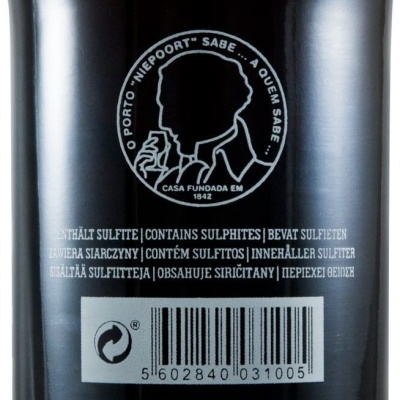 Etiqueta traseira de garrafa preta com logótipo, texto sobre sulfitos e código de barras