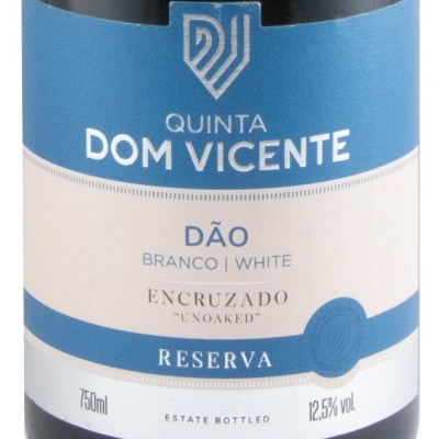Garrafa de vinho branco Quinta Dom Vicente com rótulo azul e branco